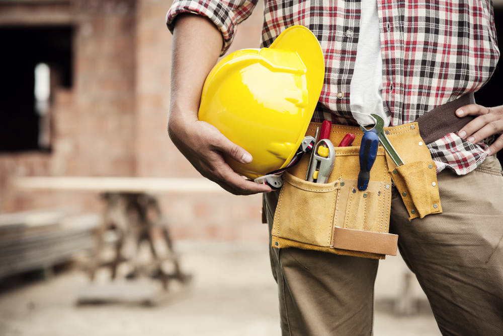 Finding a Building Contractor for Emergency Clean-Up and Repair